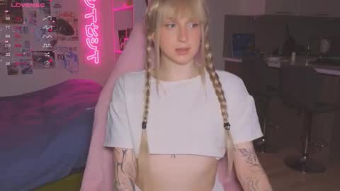 pinkvenom_ online show from December 1, 2025, 10:42 am