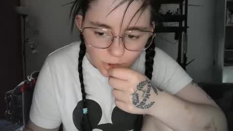 Snapshot of pinkwife97 chatting on September 9, 2025, 11:32 am pinkwife97 online show from September 9, 2025, 11:32 am