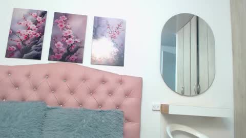 pinky_f00x online show from December 22, 2025, 7:22 pm