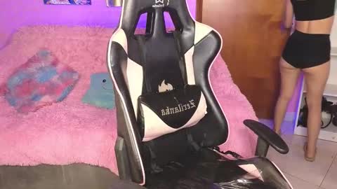 pinkygirl20 online show from March 11, 2026, 3:56 am