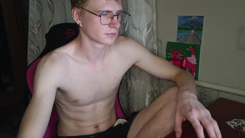 Snapshot of pinochetti chatting on January 10, 2025, 10:04 pm Incubus online show from January 10, 2025, 10:04 pm