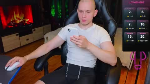 STRONGBEAUTY online show from January 3, 2025, 11:23 pm