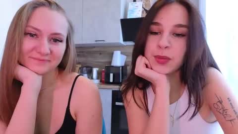 Snapshot of pixie_molly chatting on February 4, 2026, 4:18 am Molly online show from February 4, 2026, 4:18 am