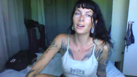 pixiecatfairy online show from March 24, 2026, 6:40 am