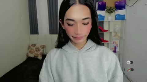 pixiedoll_ online show from December 18, 2025, 6:03 pm