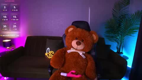 pixiepeachh online show from December 17, 2025, 3:18 pm