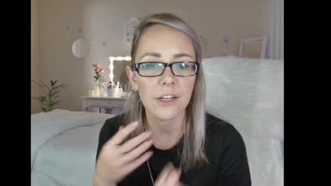 Lynn online show from December 9, 2024, 3:33 pm