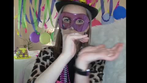 Lynn online show from December 13, 2024, 3:32 pm