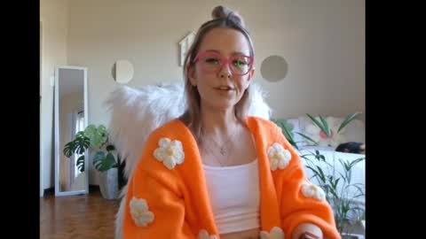 Lynn online show from February 3, 2025, 3:06 pm