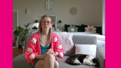 Lynn online show from February 21, 2025, 2:06 pm