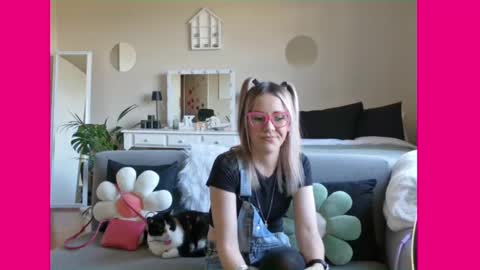 Lynn online show from March 4, 2025, 2:10 pm