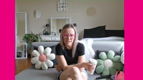 Lynn online show from March 7, 2025, 2:12 pm