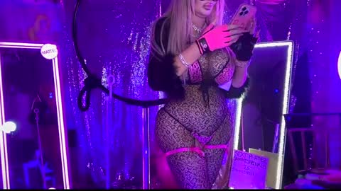 Snapshot of plasticfuckdoll chatting on January 26, 2025, 10:55 am Dumb bimbo fuck doll online show from January 26, 2025, 10:55 am