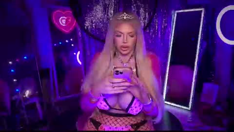 Snapshot of plasticfuckdoll chatting on February 19, 2025, 1:08 am Dumb bimbo fuck doll online show from February 19, 2025, 1:08 am