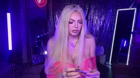 Snapshot of plasticfuckdoll chatting on September 12, 2025, 12:00 am Dumb bimbo fuck doll online show from September 12, 2025, 12:00 am