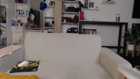 plasticgirll online show from February 8, 2025, 6:01 pm