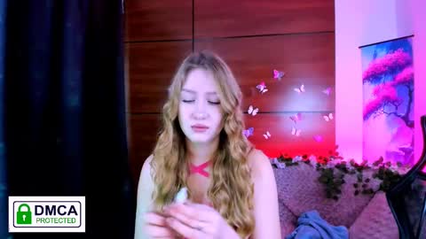 Snapshot of playful_sophie chatting on December 26, 2024, 11:10 am Sophie online show from December 26, 2024, 11:10 am