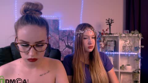 Snapshot of playful_sophie chatting on January 24, 2025, 12:20 am Sophie online show from January 24, 2025, 12:20 am