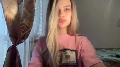 Snapshot of playfuldoll18 chatting on October 1, 2025, 6:41 am Mia online show from October 1, 2025, 6:41 am