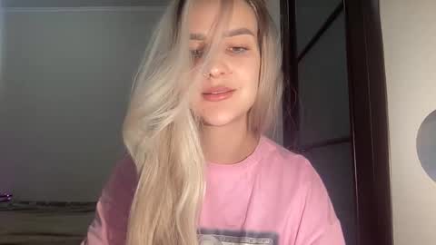 Snapshot of playfuldoll18 chatting on October 1, 2025, 8:48 pm Mia online show from October 1, 2025, 8:48 pm