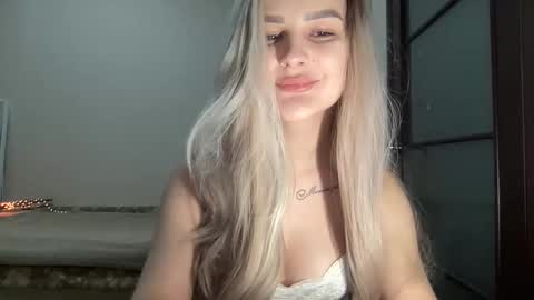 Snapshot of playfuldoll18 chatting on October 10, 2025, 9:03 pm Mia online show from October 10, 2025, 9:03 pm