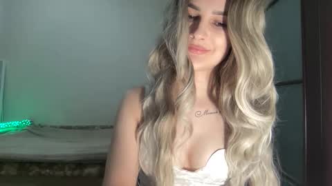 Snapshot of playfuldoll18 chatting on October 21, 2025, 8:31 pm Mia online show from October 21, 2025, 8:31 pm