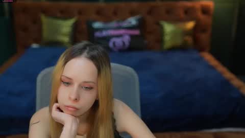 Lana online show from November 24, 2025, 11:10 am