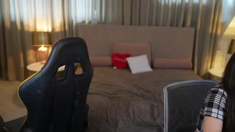 Lana online show from April 15, 2026, 11:06 am