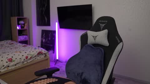 Snapshot of playwithmil chatting on March 5, 2025, 5:08 pm 21 y.o Mila online show from March 5, 2025, 5:08 pm