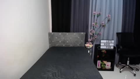 Snapshot of pleasure4salets chatting on February 19, 2025, 10:45 am LAUREEN online show from February 19, 2025, 10:45 am