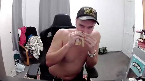 Snapshot of plkrisztian chatting on November 11, 2025, 11:27 pm plkrisztian online show from November 11, 2025, 11:27 pm