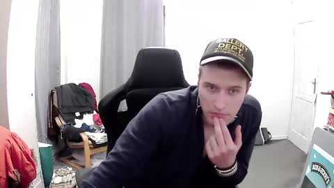 Snapshot of plkrisztian chatting on April 19, 2026, 10:23 pm plkrisztian online show from April 19, 2026, 10:23 pm