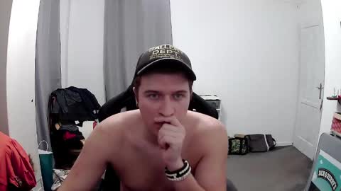 Snapshot of plkrisztian chatting on May 4, 2026, 10:28 pm plkrisztian online show from May 4, 2026, 10:28 pm