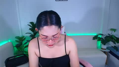 Ploysai online show from October 15, 2025, 2:44 am
