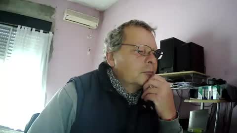 Snapshot of pol22010 chatting on July 20, 2026, 4:42 pm Polako online show from July 20, 2026, 4:42 pm