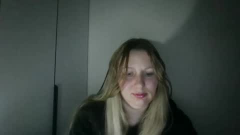 Snapshot of poliholly chatting on March 1, 2026, 7:16 pm poliholly online show from March 1, 2026, 7:16 pm