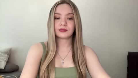 polishangel222 online show from June 1, 2026, 1:02 pm