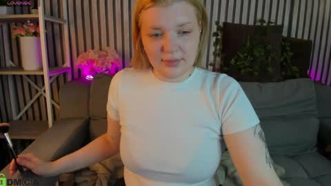 Snapshot of polly__mayer chatting on April 26, 2026, 1:14 am Polly online show from April 26, 2026, 1:14 am