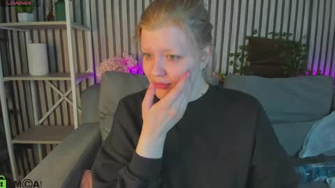 Snapshot of polly__mayer chatting on May 25, 2026, 1:00 am Polly online show from May 25, 2026, 1:00 am