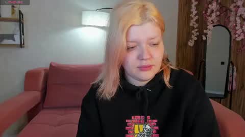 Snapshot of polly__mayer chatting on June 18, 2026, 1:06 am Polly online show from June 18, 2026, 1:06 am