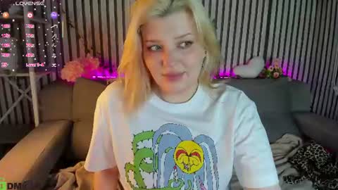Snapshot of polly__mayer chatting on July 25, 2026, 1:04 am Polly online show from July 25, 2026, 1:04 am