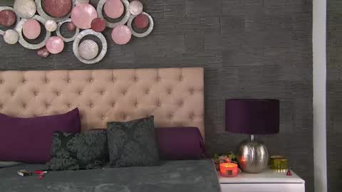polly_curiouss online show from May 18, 2026, 3:51 pm