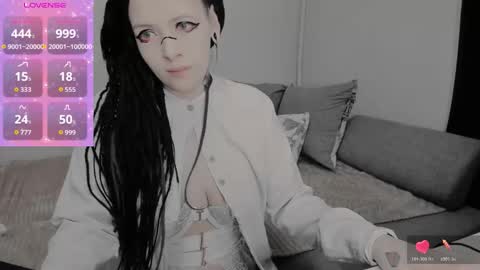 Polly online show from November 22, 2025, 11:20 am