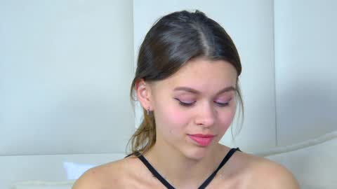 Snapshot of pollylanders chatting on February 3, 2025, 4:57 am Polly online show from February 3, 2025, 4:57 am