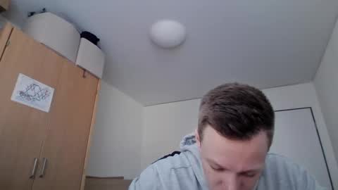 pommesmiteiscreme online show from March 2, 2025, 11:29 am