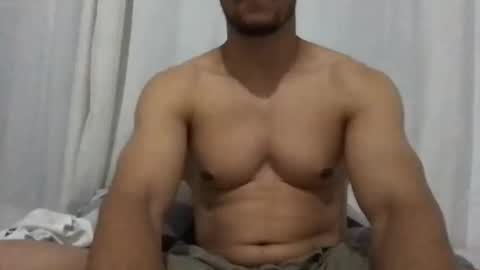 Snapshot of poormanbr chatting on October 17, 2025, 9:50 pm poormanbr online show from October 17, 2025, 9:50 pm