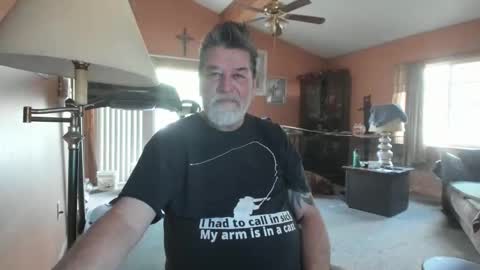 xoxo online show from November 15, 2025, 5:20 pm