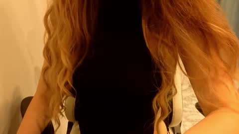 Snapshot of poppybloopy chatting on October 5, 2025, 6:17 pm April online show from October 5, 2025, 6:17 pm