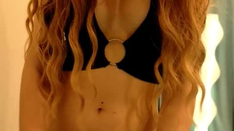 Snapshot of poppybloopy chatting on November 25, 2025, 6:41 pm April online show from November 25, 2025, 6:41 pm