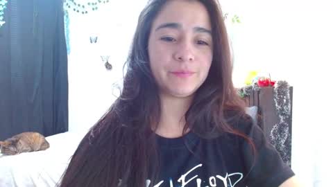 Snapshot of porcelainlux chatting on January 1, 2025, 12:53 am porcelainlux online show from January 1, 2025, 12:53 am